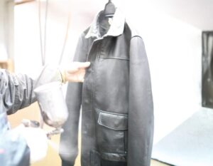 革ジャンの色修正（染め直し）事例